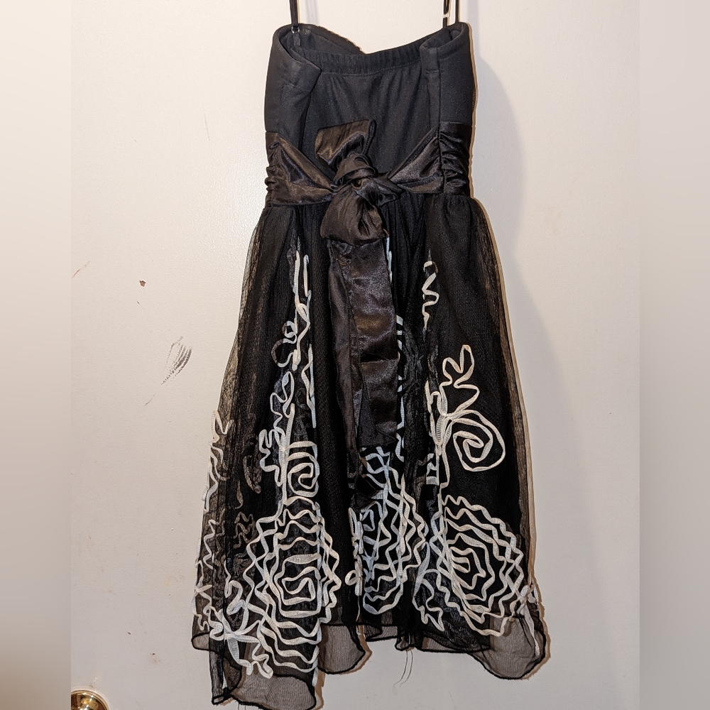 A beautiful black dress for the girls who don't want to wear pink on family func - Picture 2 of 2